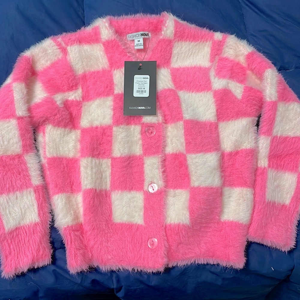 🩷BARBIES🩷 This one is for you! Fashion Nova Pink and White Fuzzy Sweater